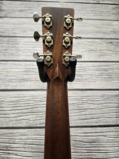 Martin Guitars - HD-28 V18 2
